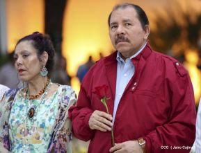 Daniel y Rosario en acto central del natalicio del Comandante Carlos Fonseca Amador