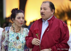 Daniel y Rosario en acto central del natalicio del Comandante Carlos Fonseca Amador