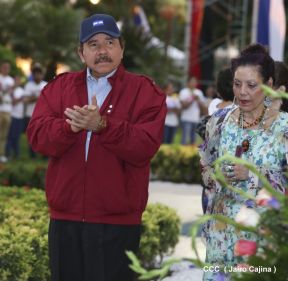 Daniel y Rosario en acto central del natalicio del Comandante Carlos Fonseca Amador