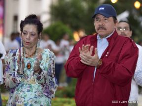 Daniel y Rosario en acto central del natalicio del Comandante Carlos Fonseca Amador