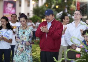 Daniel y Rosario en acto central del natalicio del Comandante Carlos Fonseca Amador
