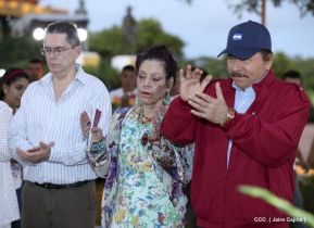 Daniel y Rosario en acto central del natalicio del Comandante Carlos Fonseca Amador