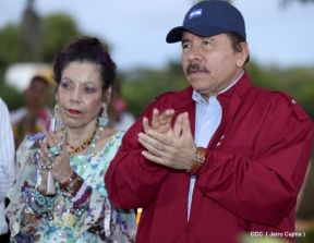 Daniel y Rosario en acto central del natalicio del Comandante Carlos Fonseca Amador