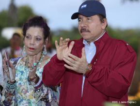 Daniel y Rosario en acto central del natalicio del Comandante Carlos Fonseca Amador