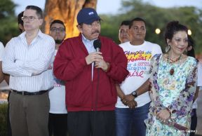 Daniel y Rosario en acto central del natalicio del Comandante Carlos Fonseca Amador