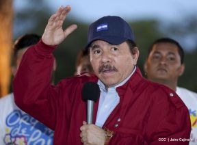 Daniel y Rosario en acto central del natalicio del Comandante Carlos Fonseca Amador