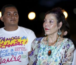 Daniel y Rosario en acto central del natalicio del Comandante Carlos Fonseca Amador