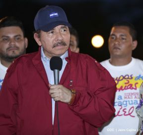 Daniel y Rosario en acto central del natalicio del Comandante Carlos Fonseca Amador