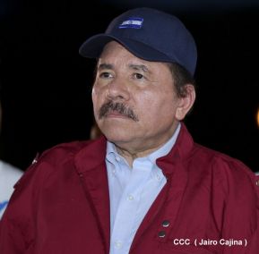 Daniel y Rosario en acto central del natalicio del Comandante Carlos Fonseca Amador