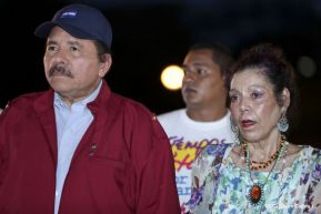 Daniel y Rosario en acto central del natalicio del Comandante Carlos Fonseca Amador