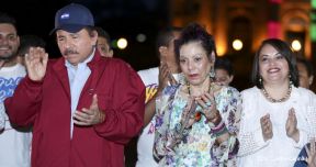 Daniel y Rosario en acto central del natalicio del Comandante Carlos Fonseca Amador