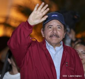 Daniel y Rosario en acto central del natalicio del Comandante Carlos Fonseca Amador