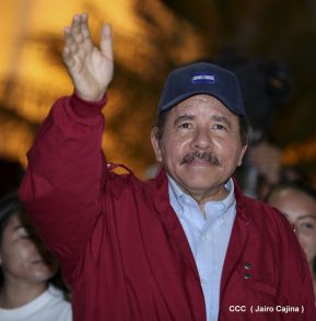 Daniel y Rosario en acto central del natalicio del Comandante Carlos Fonseca Amador