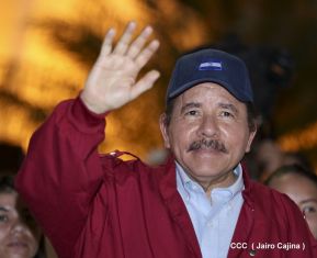 Daniel y Rosario en acto central del natalicio del Comandante Carlos Fonseca Amador