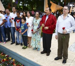 Daniel y Rosario en acto central del natalicio del Comandante Carlos Fonseca Amador