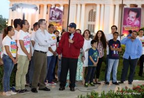 Daniel y Rosario en acto central del natalicio del Comandante Carlos Fonseca Amador