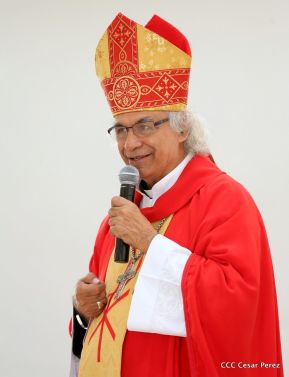 Fieles católicos le cantan a la Sangre de Cristo