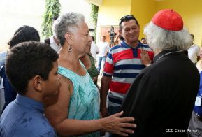 Fieles católicos le cantan a la Sangre de Cristo
