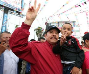 Daniel y Rosario junto al pueblo celebran 38 años del Repliegue a Masaya