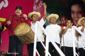 Daniel y Rosario junto al pueblo celebran 38 años del Repliegue a Masaya