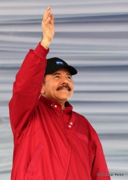 Daniel y Rosario junto al pueblo celebran 38 años del Repliegue a Masaya