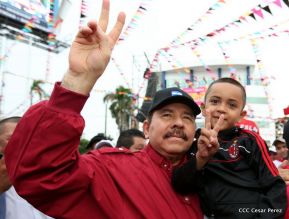 Daniel y Rosario junto al pueblo celebran 38 años del Repliegue a Masaya