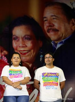 Daniel y Rosario junto al pueblo celebran 38 años del Repliegue a Masaya