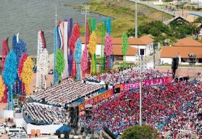 Rosario y Daniel celebran junto al pueblo 38 años de Revolución