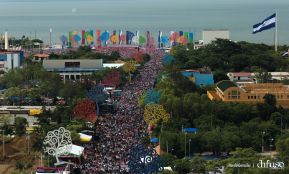 Rosario y Daniel celebran junto al pueblo 38 años de Revolución