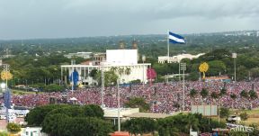 Rosario y Daniel celebran junto al pueblo 38 años de Revolución