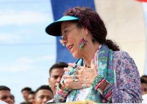 Rosario y Daniel celebran junto al pueblo 38 años de Revolución