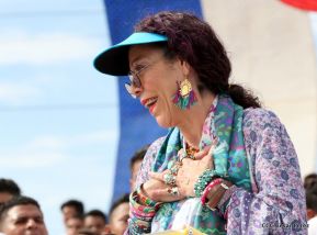 Rosario y Daniel celebran junto al pueblo 38 años de Revolución