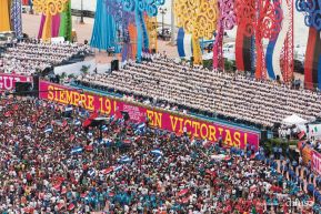 Rosario y Daniel celebran junto al pueblo 38 años de Revolución