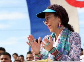 Rosario y Daniel celebran junto al pueblo 38 años de Revolución