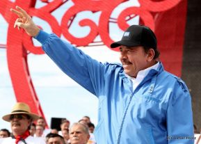 Rosario y Daniel celebran junto al pueblo 38 años de Revolución