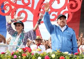 Rosario y Daniel celebran junto al pueblo 38 años de Revolución