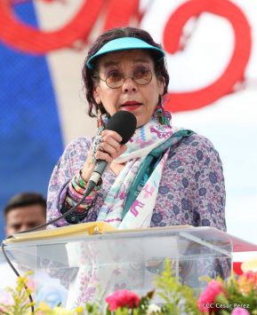 Rosario y Daniel celebran junto al pueblo 38 años de Revolución