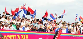 Rosario y Daniel celebran junto al pueblo 38 años de Revolución