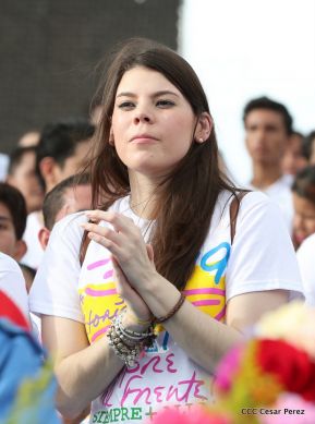 Rosario y Daniel celebran junto al pueblo 38 años de Revolución