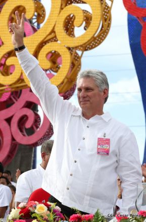 Rosario y Daniel celebran junto al pueblo 38 años de Revolución