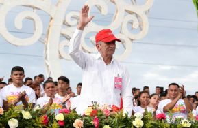 Rosario y Daniel celebran junto al pueblo 38 años de Revolución