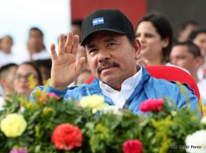 Rosario y Daniel celebran junto al pueblo 38 años de Revolución