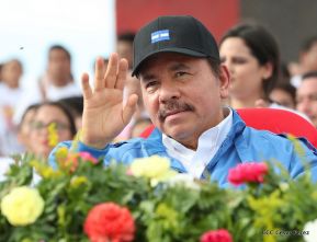 Rosario y Daniel celebran junto al pueblo 38 años de Revolución