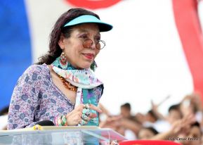 Rosario y Daniel celebran junto al pueblo 38 años de Revolución