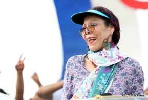 Rosario y Daniel celebran junto al pueblo 38 años de Revolución