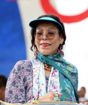 Rosario y Daniel celebran junto al pueblo 38 años de Revolución