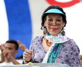 Rosario y Daniel celebran junto al pueblo 38 años de Revolución