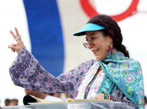 Rosario y Daniel celebran junto al pueblo 38 años de Revolución