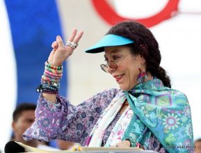 Rosario y Daniel celebran junto al pueblo 38 años de Revolución