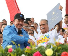 Rosario y Daniel celebran junto al pueblo 38 años de Revolución